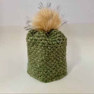 Women’s Crochet Beanie w/Faux Fur Pom